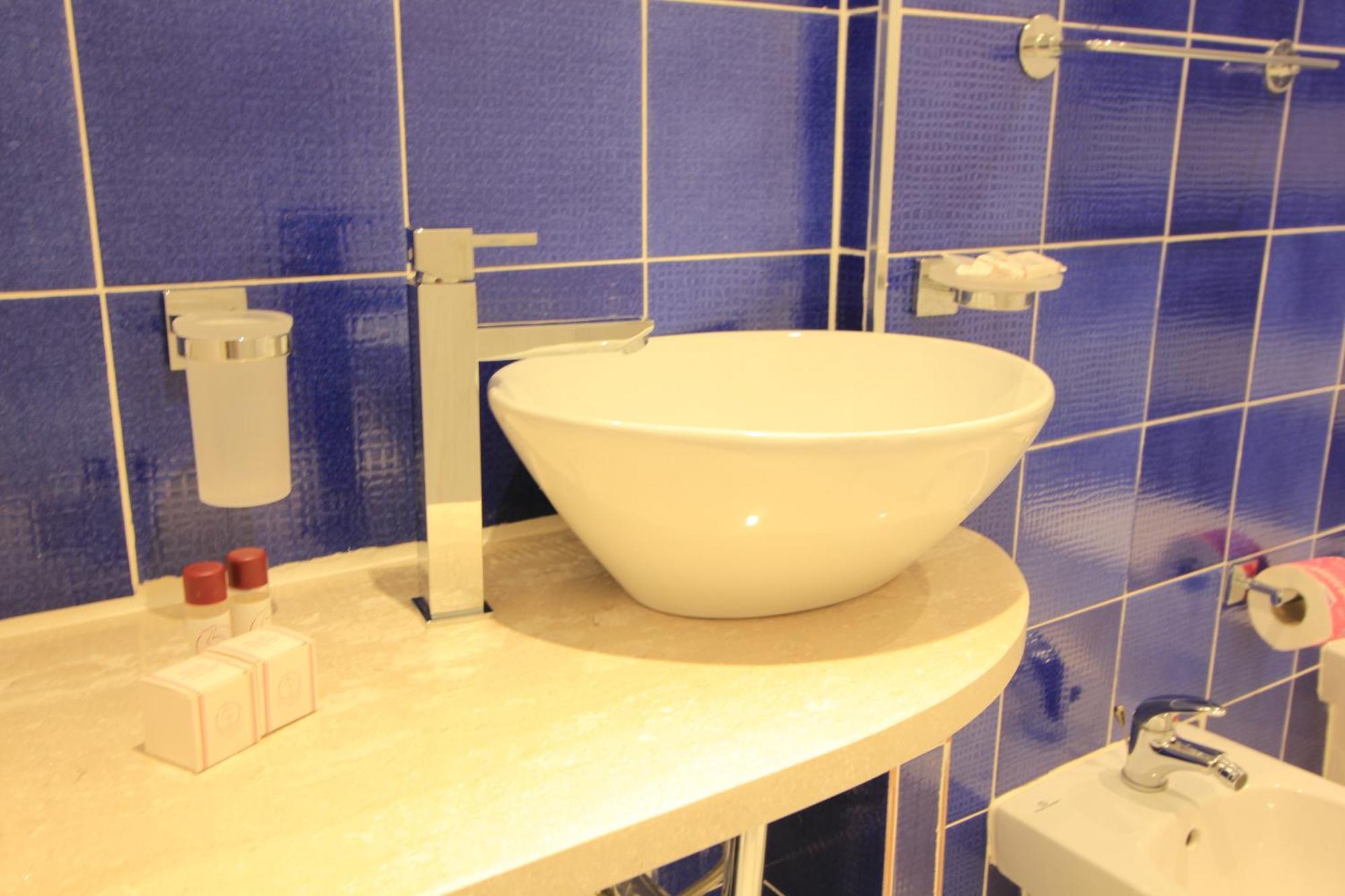 B&B Vitruvio Suites Формія Номер фото