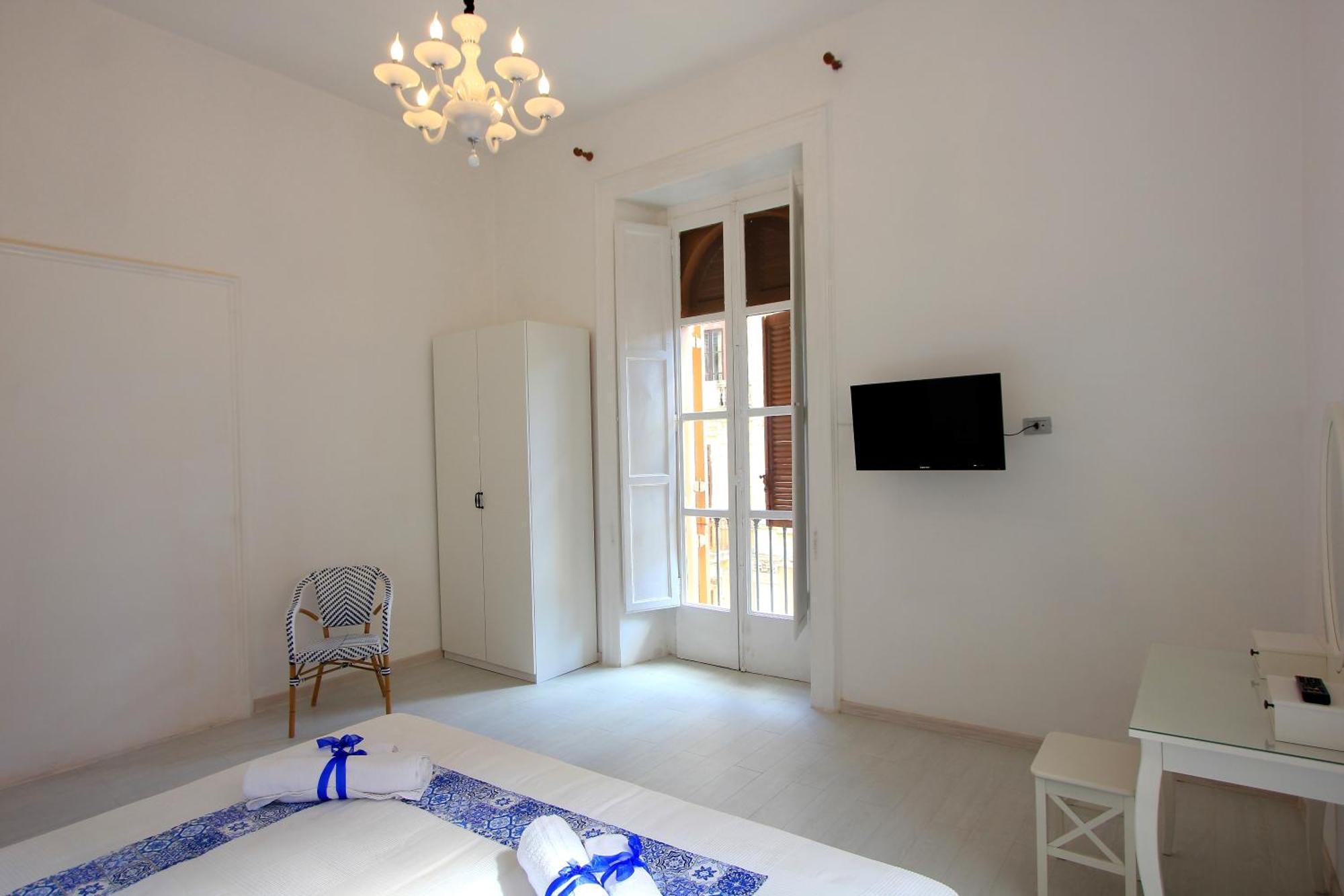 B&B Vitruvio Suites Формія Номер фото