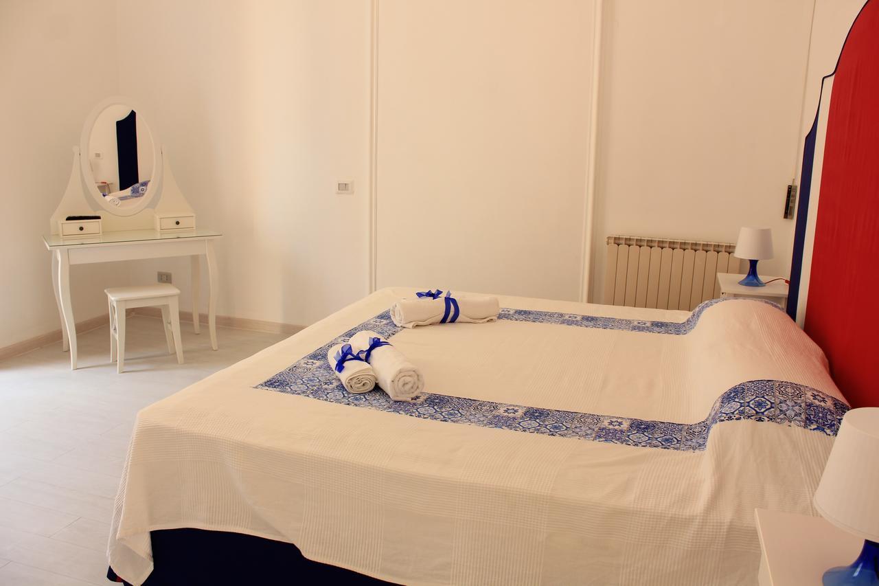 B&B Vitruvio Suites Формія Номер фото